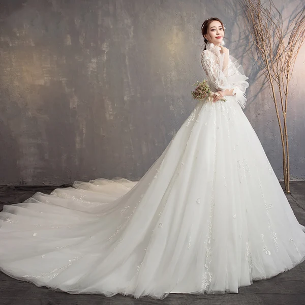 Vintage / Originale Ivoire Transparentes Robe De Mariée 2019 Robe Boule Col Haut Gonflée Manches Longues Dos Nu Appliques En Dentelle Cathedral Train Volants