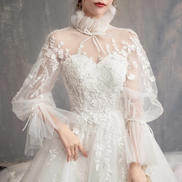 Vintage / Originale Ivoire Transparentes Robe De Mariée 2019 Robe Boule Col Haut Gonflée Manches Longues Dos Nu Appliques En Dentelle Cathedral Train Volants
