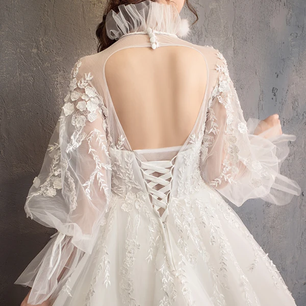 Vintage / Originale Ivoire Transparentes Robe De Mariée 2019 Robe Boule Col Haut Gonflée Manches Longues Dos Nu Appliques En Dentelle Cathedral Train Volants