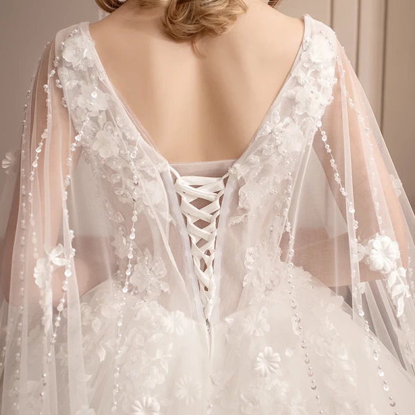 Charmant Ivoire Transparentes Robe De Mariée 2019 Robe Boule V-Cou Sans Manches Dos Nu Appliques En Dentelle Fleur Perle Perlage Watteau Train Volants