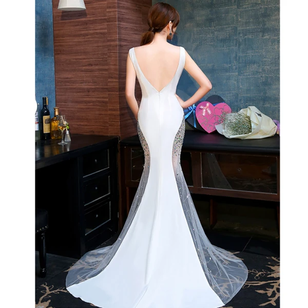 Sexy Ivoire Transparentes Robe De Soirée 2019 Trompette / Sirène V-Cou Sans Manches Faux Diamant Tribunal Train Volants Dos Nu Robe De Ceremonie
