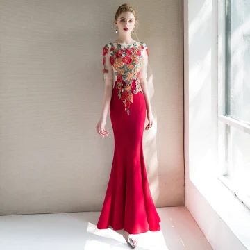 Style Chinois Rouge Transparentes Robe De Soirée 2019 Trompette Sirène Encolure Dégagée Manches Courtes Brodé Fleur Longue Volants Robe De Ceremonie