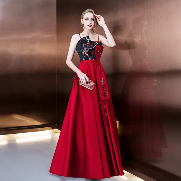 Modest / Simple Burgundy Evening Dresses  2019 A-Line / Princess Spaghetti Straps Sleeveless Embroidered Floor-Length / Long Ruffle Backless Formal Dresses