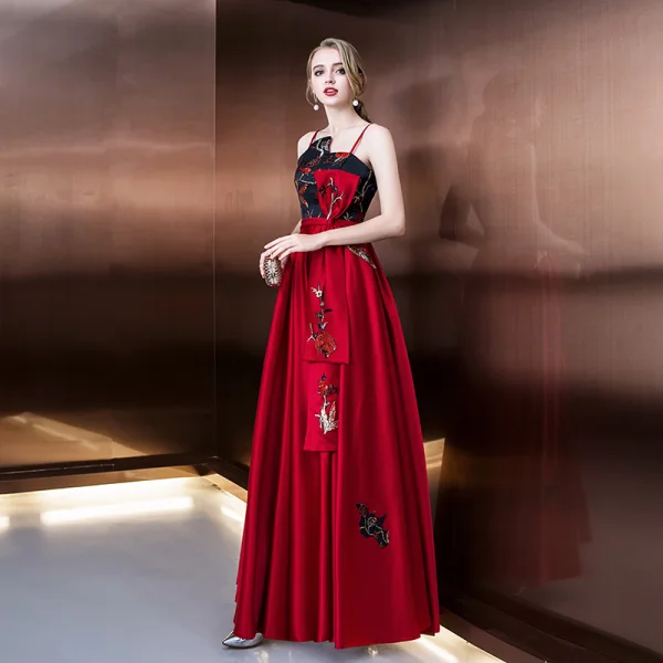 Modest / Simple Burgundy Evening Dresses  2019 A-Line / Princess Spaghetti Straps Sleeveless Embroidered Floor-Length / Long Ruffle Backless Formal Dresses