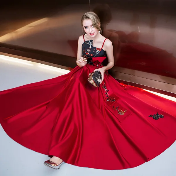 Modest / Simple Burgundy Evening Dresses  2019 A-Line / Princess Spaghetti Straps Sleeveless Embroidered Floor-Length / Long Ruffle Backless Formal Dresses