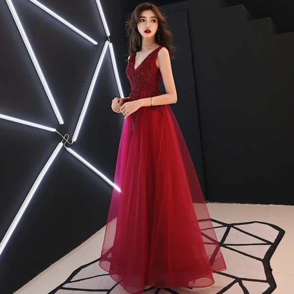 Chic / Belle Bordeaux Robe De Soirée 2019 Princesse V-Cou Sans Manches Appliques En Dentelle Paillettes Perlage Longue Volants Dos Nu Robe De Ceremonie
