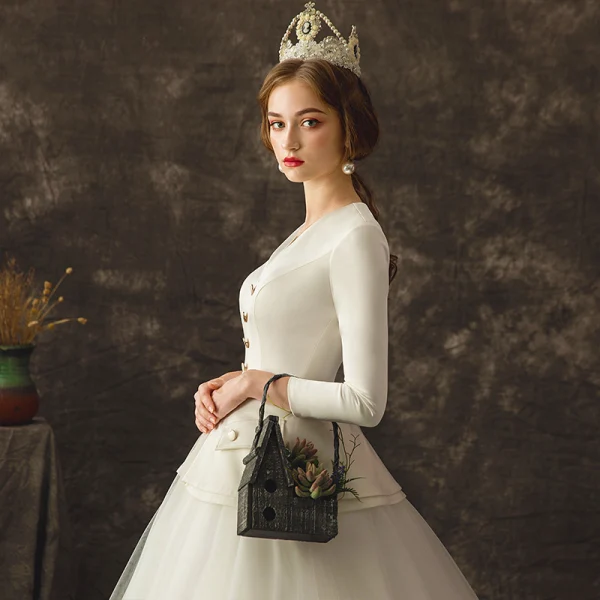Vintage Elfenben Bröllopsklänningar 2019 Prinsessa V-Hals Långärmad Skärp Domstol Tåg Ruffle