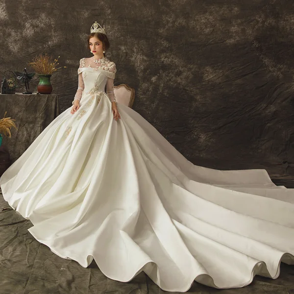 Vintage / Retro Ivory See-through Wedding Dresses 2019 A-Line / Princess Scoop Neck Long Sleeve Beading Chapel Train Ruffle