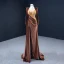 Luxe Café Velour Tapis rouge Robe De Soirée 2021 Gaine / Ajustement Transparentes Encolure Dégagée Manches Longues Fait main Perlage Paillettes Fendue devant Train De Balayage Volants