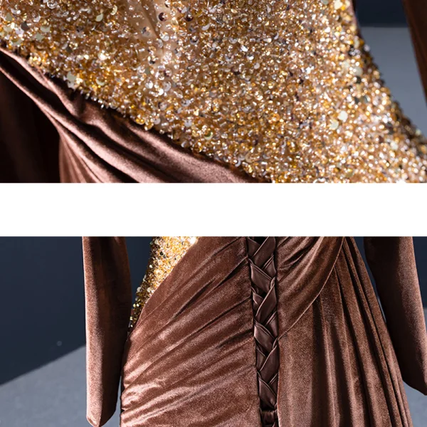 Luxe Café Velour Tapis rouge Robe De Soirée 2021 Gaine / Ajustement Transparentes Encolure Dégagée Manches Longues Fait main Perlage Paillettes Fendue devant Train De Balayage Volants