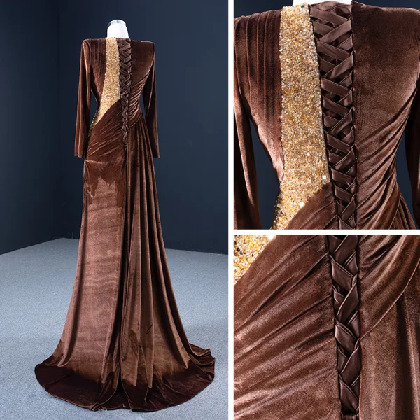 Luxe Café Velour Tapis rouge Robe De Soirée 2021 Gaine / Ajustement Transparentes Encolure Dégagée Manches Longues Fait main Perlage Paillettes Fendue devant Train De Balayage Volants
