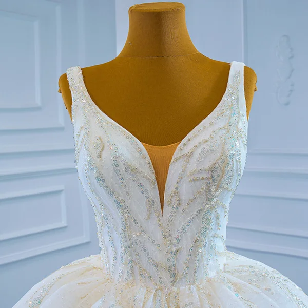 Luxury / Gorgeous White Bridal Wedding Dresses 2021 Ball Gown Deep V-Neck Sleeveless Backless Beading Sequins Glitter Tulle Court Train Ruffle