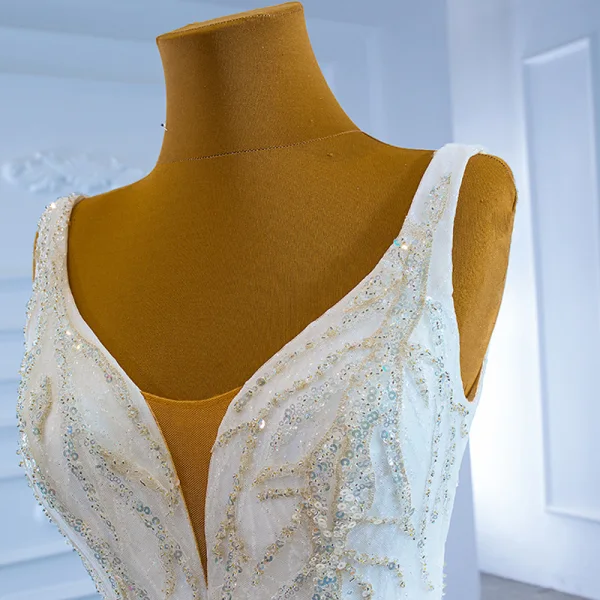Luxury / Gorgeous White Bridal Wedding Dresses 2021 Ball Gown Deep V-Neck Sleeveless Backless Beading Sequins Glitter Tulle Court Train Ruffle
