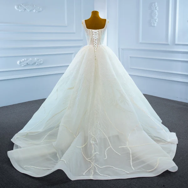 Luxe Blanche La Mariée Robe De Mariée 2021 Robe Boule Encolure Carrée Sans Manches Dos Nu Appliques En Dentelle Fait main Perlage Paillettes Ceinture Fendue devant
