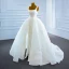 Luxe Blanche La Mariée Robe De Mariée 2021 Robe Boule Encolure Carrée Sans Manches Dos Nu Appliques En Dentelle Fait main Perlage Paillettes Ceinture Fendue devant