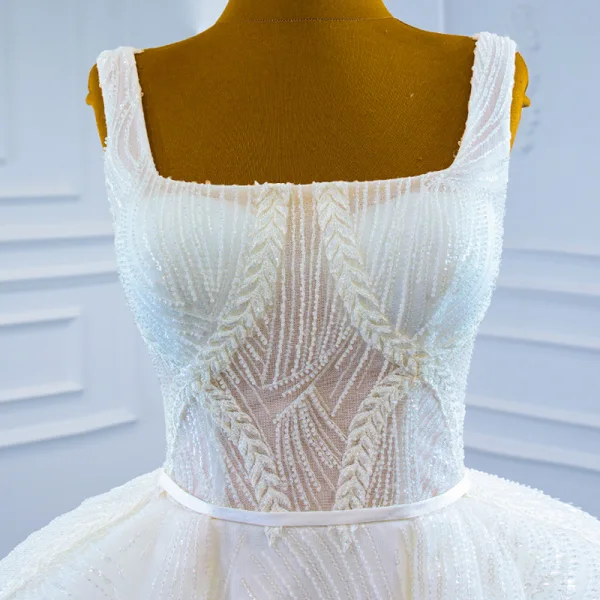 Luxe Blanche La Mariée Robe De Mariée 2021 Robe Boule Encolure Carrée Sans Manches Dos Nu Appliques En Dentelle Fait main Perlage Paillettes Ceinture Fendue devant