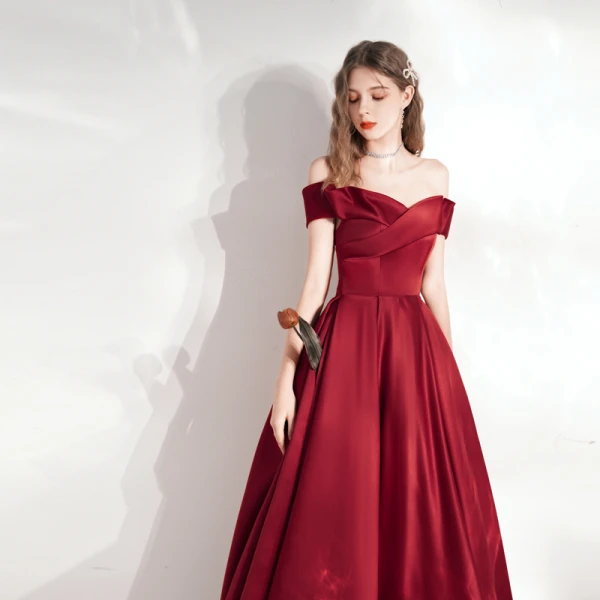 Modest / Simple Burgundy Satin Dancing Prom Dresses 2021 A-Line / Princess Off-The-Shoulder Short Sleeve Floor-Length / Long Ruffle Backless Formal Dresses