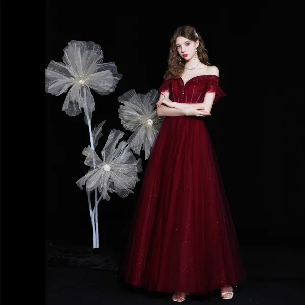 High-end Burgundy Dancing Prom Dresses 2021 A-Line / Princess Off-The-Shoulder Short Sleeve Beading Glitter Tulle Floor-Length / Long Ruffle Backless Formal Dresses
