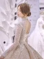 Charmant Champagner Durchsichtige Hochzeits Brautkleider / Hochzeitskleider 2021 Ballkleid Stehkragen Lange Ärmel Rückenfreies Applikationen Spitze Perlenstickerei Pailletten Glanz Tülle Kathedrale Schleppe Rüschen