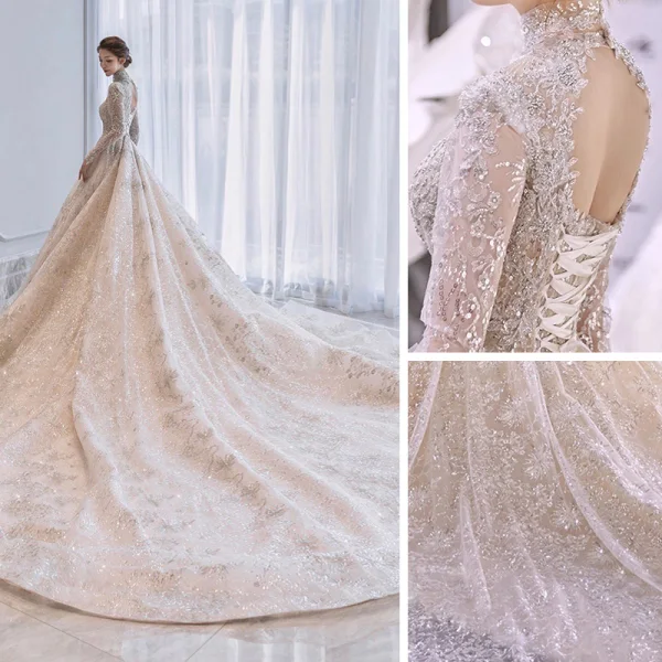 Charmant Champagner Durchsichtige Hochzeits Brautkleider / Hochzeitskleider 2021 Ballkleid Stehkragen Lange Ärmel Rückenfreies Applikationen Spitze Perlenstickerei Pailletten Glanz Tülle Kathedrale Schleppe Rüschen
