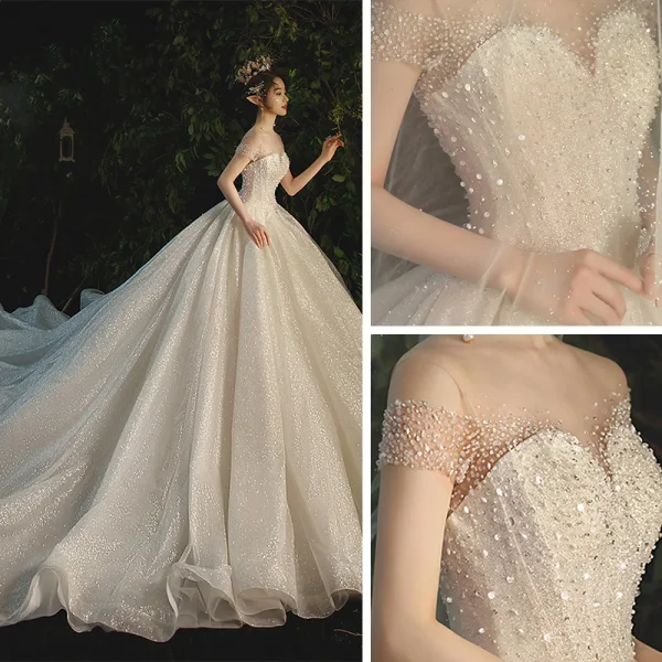 Glitzernden Champagner Durchsichtige Hochzeits Brautkleider / Hochzeitskleider 2021 Ballkleid Rundhalsausschnitt Kurze Ärmel Rückenfreies Perlenstickerei Pailletten Glanz Tülle Kathedrale Schleppe Rüschen