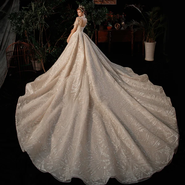 Luxe Champagne Transparentes La Mariée Robe De Mariée 2021 Robe Boule Col Haut Manches Courtes Dos Nu Fait main Perlage Paillettes Glitter Tulle Royal Train Volants