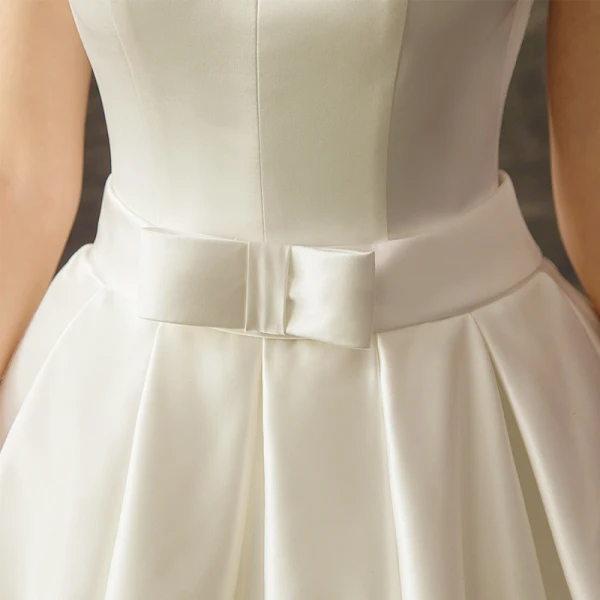 Schlicht Ivory / Creme Satin Brautkleider / Hochzeitskleider 2019 A Linie V-Ausschnitt Ärmellos Schleife Stoffgürtel Kathedrale Schleppe Rüschen