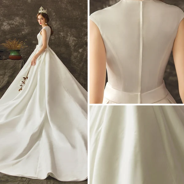 Schlicht Ivory / Creme Satin Brautkleider / Hochzeitskleider 2019 A Linie V-Ausschnitt Ärmellos Schleife Stoffgürtel Kathedrale Schleppe Rüschen