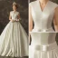 Schlicht Ivory / Creme Satin Brautkleider / Hochzeitskleider 2019 A Linie V-Ausschnitt Ärmellos Schleife Stoffgürtel Kathedrale Schleppe Rüschen