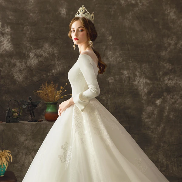 Vintage / Retro Ivory Wedding Dresses 2019 A-Line / Princess See-through Scoop Neck Long Sleeve Backless Appliques Lace Chapel Train Ruffle