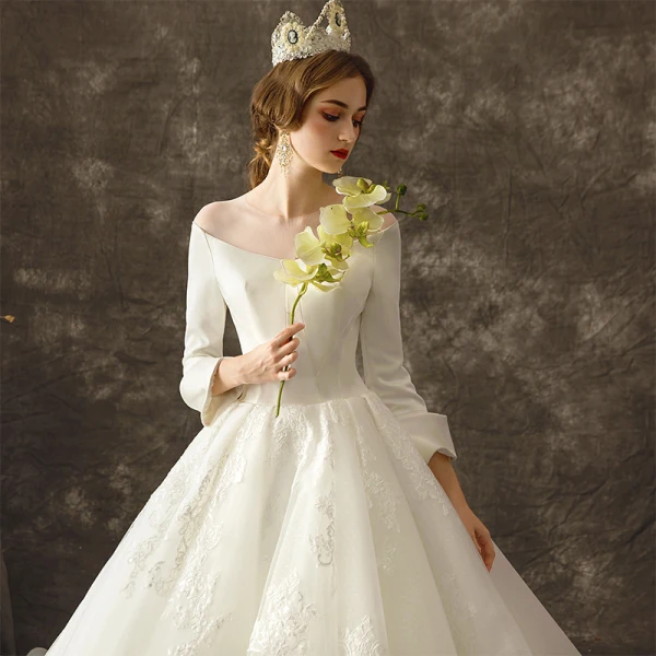 Vintage / Retro Ivory Wedding Dresses 2019 A-Line / Princess See-through Scoop Neck Long Sleeve Backless Appliques Lace Chapel Train Ruffle
