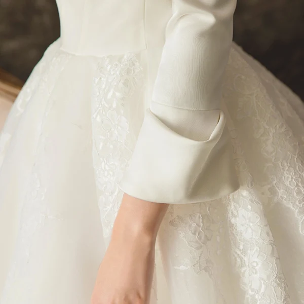 Vintage / Retro Ivory Wedding Dresses 2019 A-Line / Princess See-through Scoop Neck Long Sleeve Backless Appliques Lace Chapel Train Ruffle