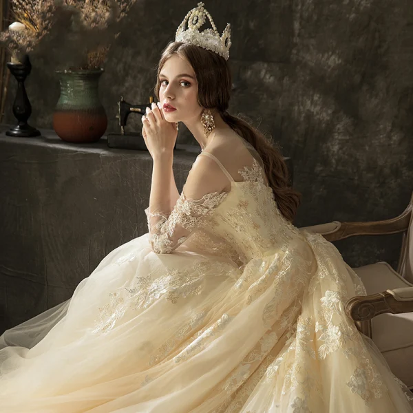 Illusion Champagne Transparentes Robe De Mariée 2019 Princesse Encolure Dégagée 3/4 Manches Dos Nu Appliques En Dentelle Perlage Chapel Train Volants