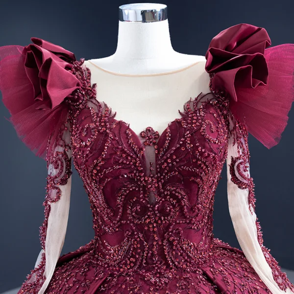 Luxus / Herrlich Burgunderrot Satin Tanzen Ballkleider 2021 Ballkleid Durchsichtige Rundhalsausschnitt Lange Ärmel Handgefertigt Perlenstickerei Pailletten Sweep / Pinsel Zug Rüschen Festliche Kleider