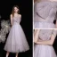 Illusion Lavendel Durchsichtige Heimkehr Abiballkleider 2021 A Linie Bandeau Ärmellos Geflecktes Tülle Wadenlang Rüschen Rückenfreies Festliche Kleider