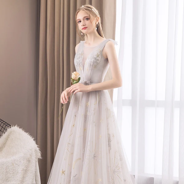 Modern / Fashion Grey Evening Dresses 2019 A-Line / Princess Scoop Neck Sleeveless Star Embroidered Bow Sash Court Train Ruffle Backless Formal Dresses