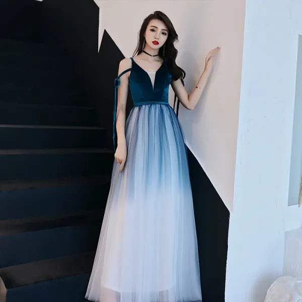 Affordable Ink Blue Gradient-Color White Evening Dresses  2019 A-Line / Princess Spaghetti Straps Sleeveless Sash Floor-Length / Long Ruffle Backless Formal Dresses