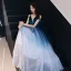 Abordable Bleu D'encre Dégradé De Couleur Blanche Robe De Soirée 2019 Princesse Bretelles Spaghetti Sans Manches Ceinture Longue Volants Dos Nu Robe De Ceremonie