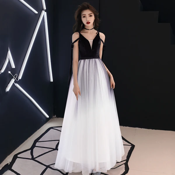 Abordable Bleu D'encre Dégradé De Couleur Blanche Robe De Soirée 2019 Princesse Bretelles Spaghetti Sans Manches Ceinture Longue Volants Dos Nu Robe De Ceremonie