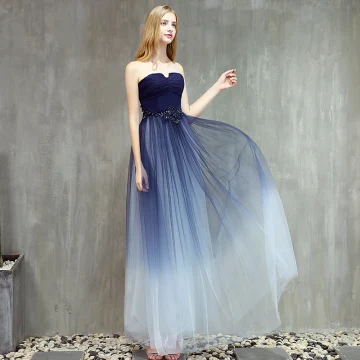 Moderne Mode Bleu Marine Dégradé De Couleur Robe De Bal 2019 Princesse Bustier Sans Manches Perlage Longue Volants Dos Nu Robe De Ceremonie