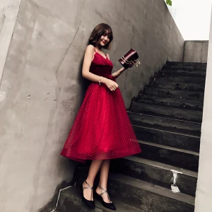 Sexy Bordeaux Robe De Fete 2019 Princesse Bretelles Spaghetti Sans Manches Noeud Ceinture Tachetée Tulle Thé Longueur Volants Dos Nu Robe De Ceremonie