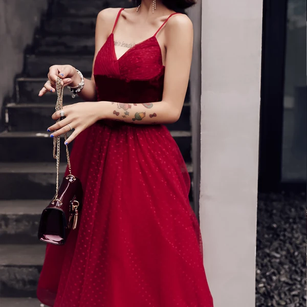 Sexy Burgundy Party Dresses 2019 A-Line / Princess Spaghetti Straps Sleeveless Bow Sash Spotted Tulle Tea-length Ruffle Backless Formal Dresses