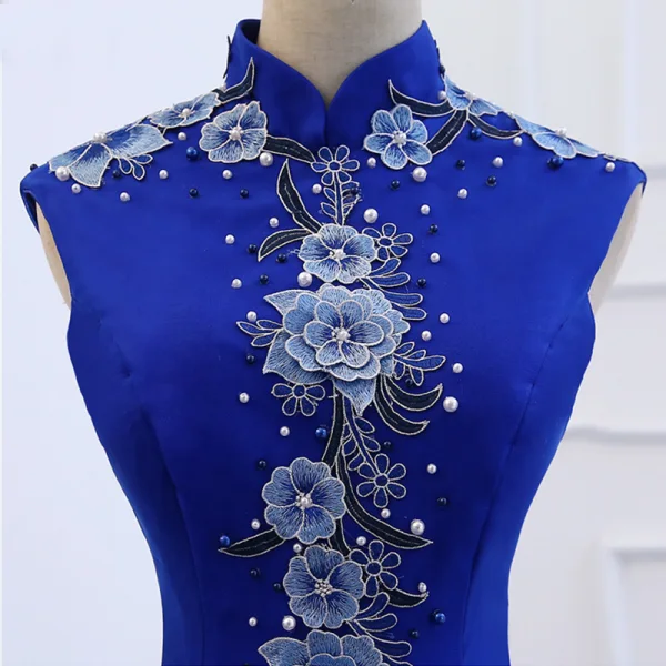 Style Chinois Bleu Roi Robe De Bal 2019 Robe Boule Col Haut Sans Manches Appliques Brodé Perle Longue Volants Robe De Ceremonie