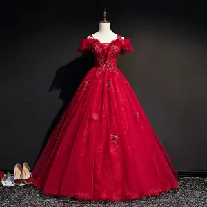 Stylowe Modne Burgund Sukienki Na Bal 2019 Suknia Balowa Przy Ramieniu Kótkie Rękawy Aplikacje Z Koronki Rhinestone Frezowanie Długie Wzburzyć Bez Pleców Sukienki Wizytowe