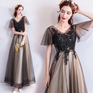Moderne Mode Noire Champagne Robe De Bal 2019 Princesse V Cou Manches Courtes Appliques En Dentelle Perlage Longue Volants Dos Nu Robe De Ceremonie