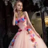 Blumenfee Pearl Rosa Ballkleider 2019 A Linie Bandeau Ärmellos Applikationen Blumen Lange Rüschen Rückenfreies Festliche Kleider