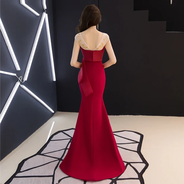 Élégant Bordeaux Transparentes Robe De Soirée 2019 Trompette / Sirène Encolure Dégagée Sans Manches Perlage Train De Balayage Volants Dos Nu Robe De Ceremonie