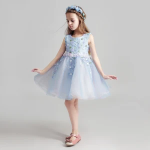 Chic Belle Bleu Ciel Robe Ceremonie Fille 2017 Robe Boule Encolure Dégagée Sans Manches Appliques En Dentelle Fleur Courte Volants Robe Pour Mariage