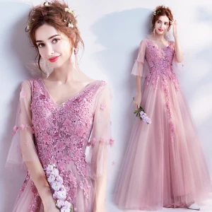 Romantisch Pink Ballkleider 2019 A Linie V Ausschnitt Glockenhülsen Applikationen Spitze Blumen Perlenstickerei Lange Rüschen Rückenfreies Festliche Kleider