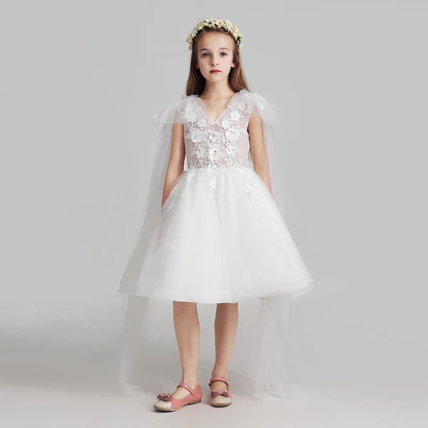 Chic / Beautiful White Flower Girl Dresses 2017 Ball Gown V-Neck Sleeveless Appliques Lace Flower Sequins Crystal Pearl Knee-Length Wedding Party Dresses